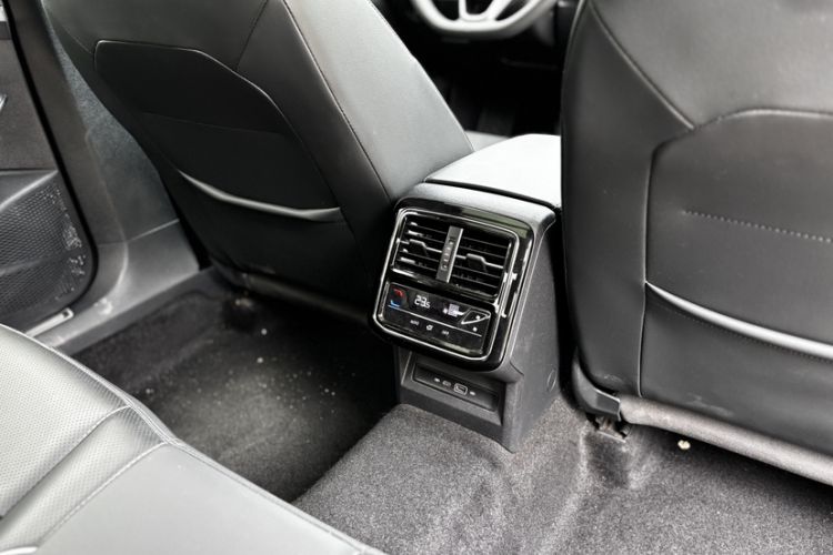 Used Volkswagen Passat 2022 330TSI Starry Luxury Edition Interior 8