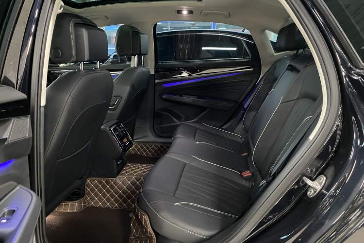 Used Volkswagen Passat 2022 330TSI Luxury Edition Interior 8