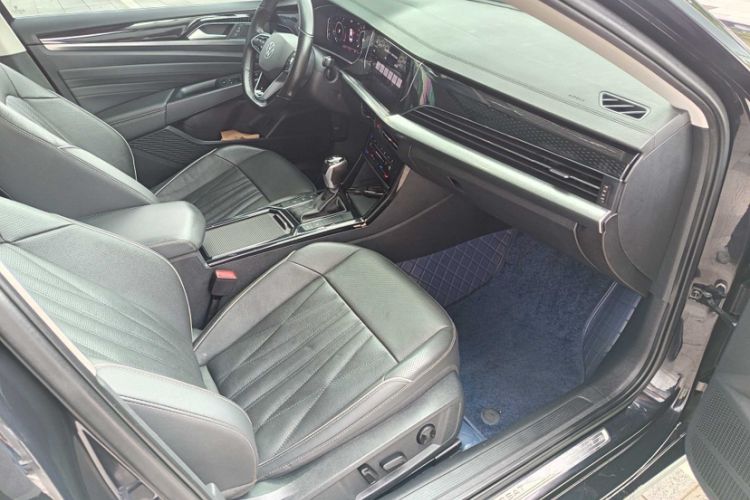 Used Volkswagen Passat 2022 330TSI Starry Luxury Edition Interior 9