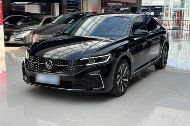 Używany Volkswagen Passat 2022 330TSI Starry Luxury Edition – Exclusive Special Edition