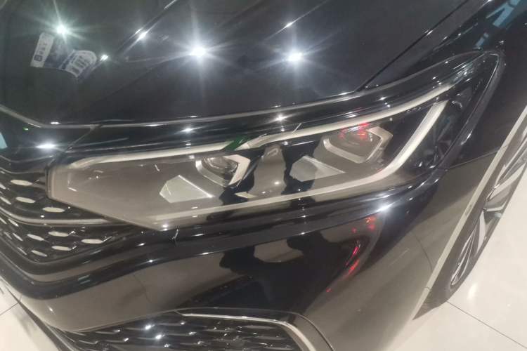Used Volkswagen Passat 2022 330TSI Starry Luxury Edition – Exclusive Special Edition Left Front Headlight