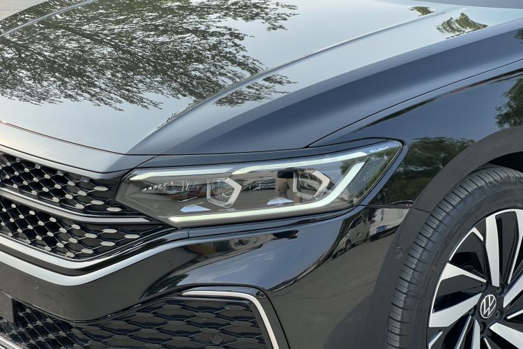 Used Volkswagen Passat 2022 330TSI Starry Luxury Edition – Exclusive Special Edition Left Front Headlight