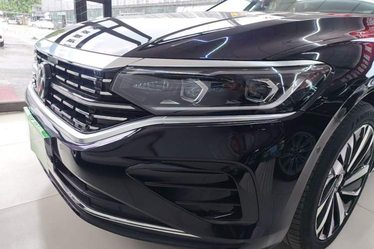 Used Volkswagen Passat 2022 330TSI Luxury Edition Left Front Headlight