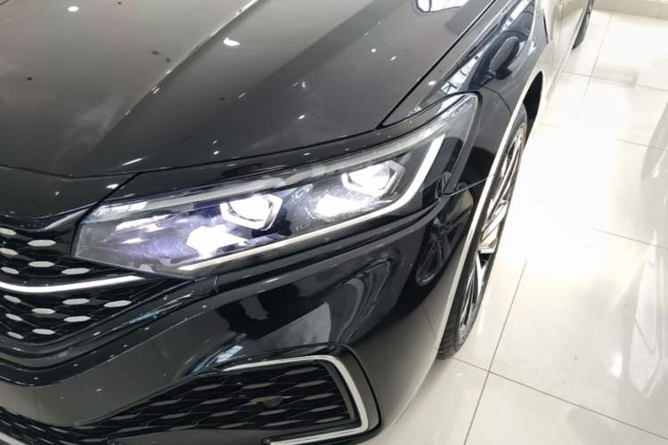 Used Volkswagen Passat 2022 330TSI Starry Luxury Edition – Exclusive Special Edition Left Front Headlight