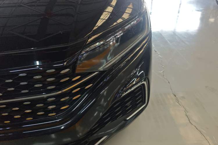 Used Volkswagen Passat 2022 330TSI Starry Luxury Edition – Exclusive Special Edition Left Front Headlight