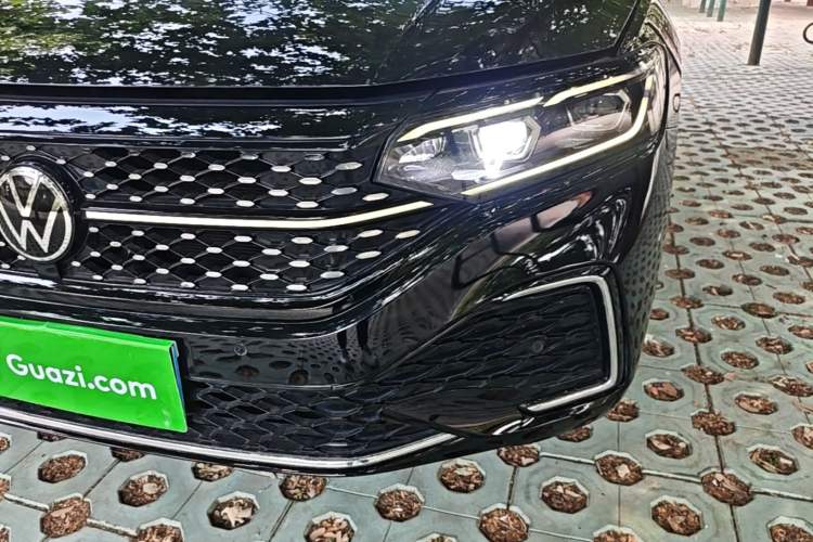 Used Volkswagen Passat 2022 330TSI Starry Luxury Edition – Exclusive Special Edition Left Front Headlight