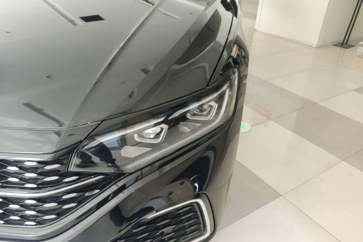 Used Volkswagen Passat 2022 330TSI Starry Luxury Edition – Exclusive Special Edition Left Front Headlight