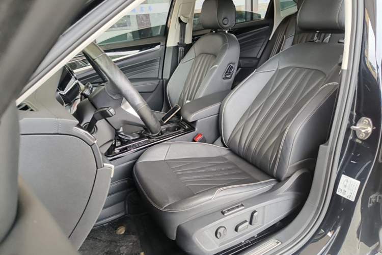 Used Volkswagen Passat 2022 330TSI Luxury Edition Left Front Seat