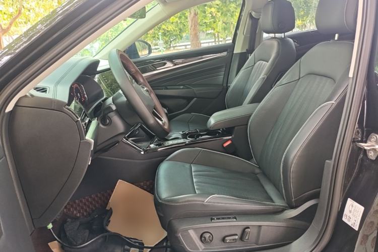Used Volkswagen Passat 2022 330TSI Starry Luxury Edition – Exclusive Special Edition Left Front Seat