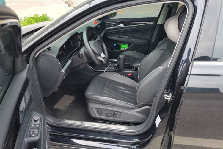 Used Volkswagen Passat 2022 330TSI Luxury Edition Left Front Seat