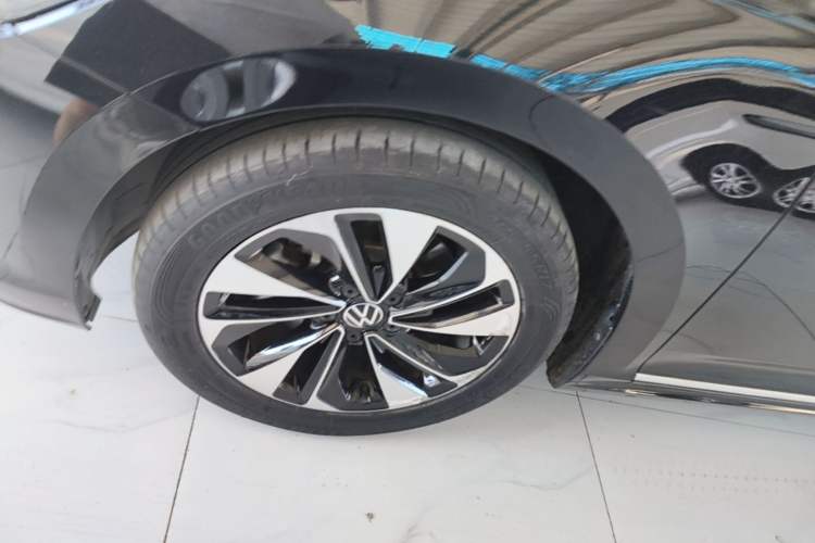 Used Volkswagen Passat 2022 330TSI Elite Edition Custom Version Left Front Wheel Hub
