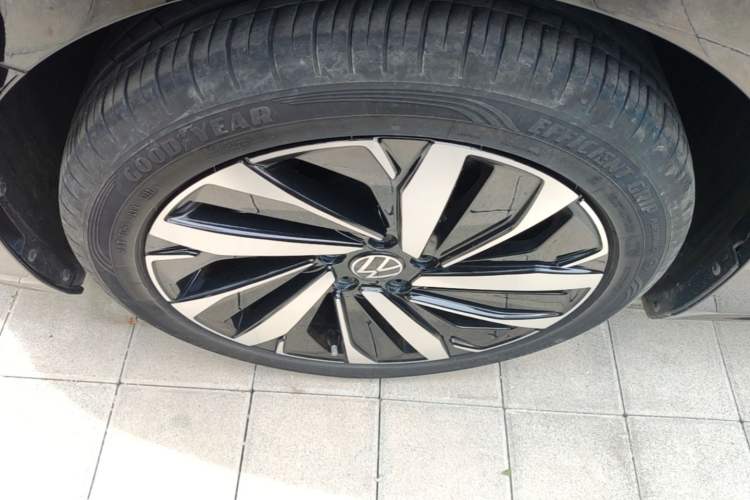 Used Volkswagen Passat 2022 330TSI Luxury Edition Left Front Wheel Hub