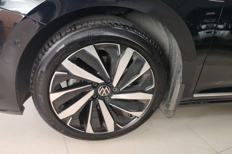 Used Volkswagen Passat 2022 330TSI Luxury Edition Left Front Wheel Hub