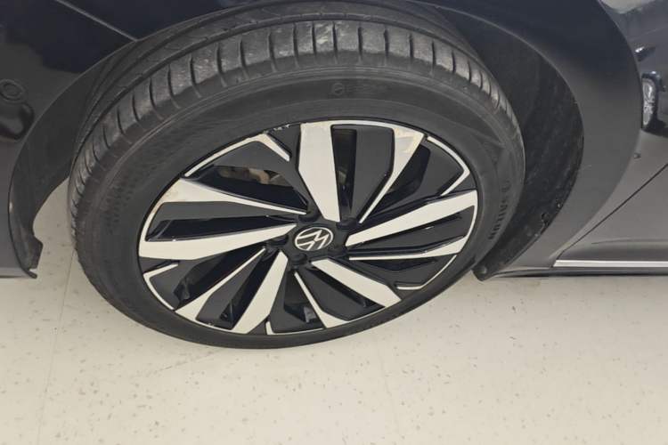 Used Volkswagen Passat 2022 330TSI Starry Luxury Edition Left Front Wheel Hub