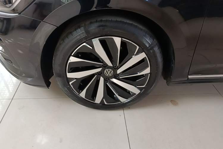 Used Volkswagen Passat 2022 330TSI Elite Edition Left Front Wheel Hub