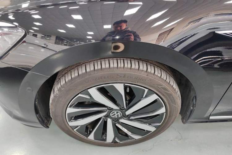 Used Volkswagen Passat 2022 330TSI Luxury Edition Left Front Wheel Hub