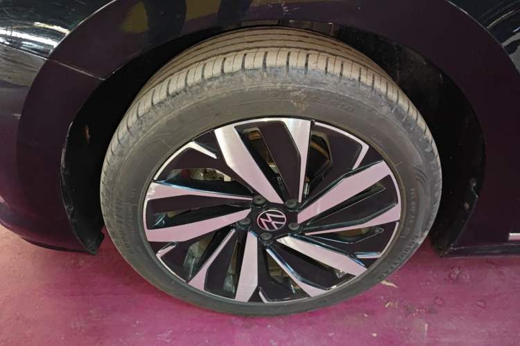Used Volkswagen Passat 2022 330TSI Elite Edition Custom Version Left Front Wheel Hub