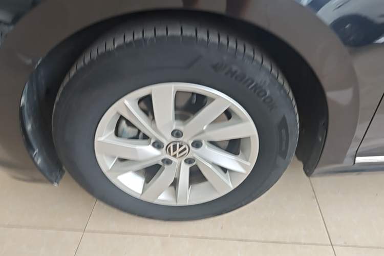 Used Volkswagen Passat 2022 280TSI Business Edition Left Front Wheel Hub