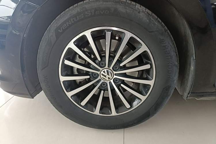 Used Volkswagen Passat 2022 280TSI Business Edition Left Front Wheel Hub