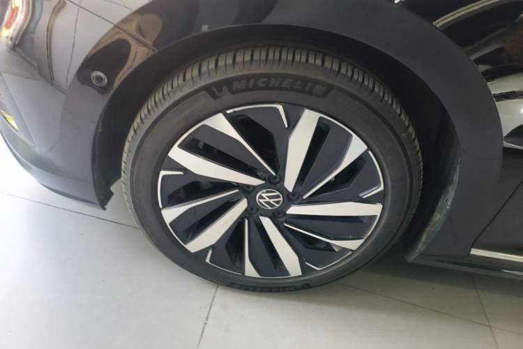 Used Volkswagen Passat 2022 330TSI Luxury Edition Left Front Wheel Hub