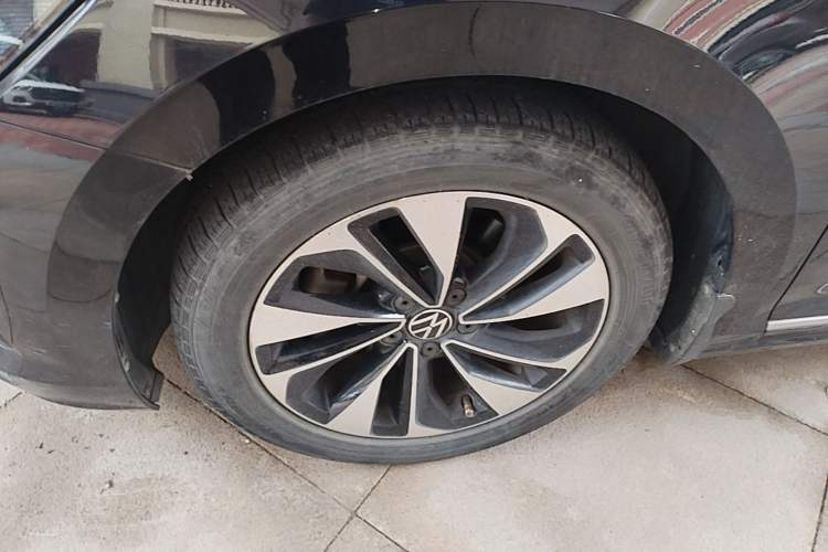 Used Volkswagen Passat 2022 280TSI Elite Edition Left Front Wheel Hub