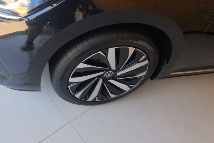 Used Volkswagen Passat 2022 330TSI Elite Edition Left Front Wheel Hub