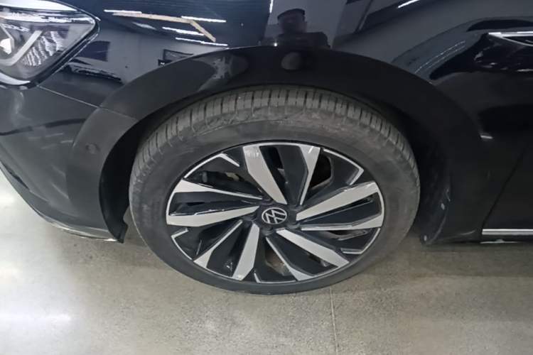 Used Volkswagen Passat 2022 330TSI Luxury Edition Left Front Wheel Hub
