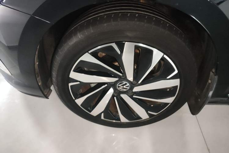 Used Volkswagen Passat 2022 330TSI Elite Edition Left Front Wheel Hub