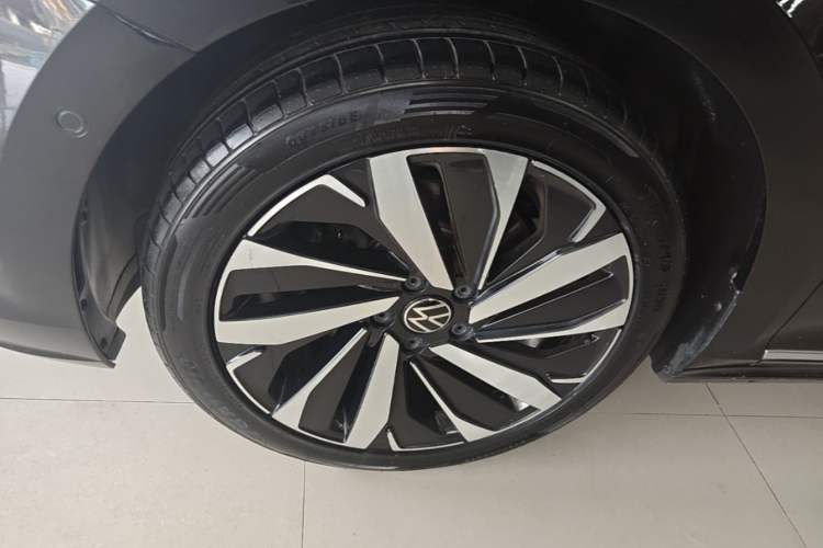 Used Volkswagen Passat 2022 330TSI Luxury Edition Left Front Wheel Hub