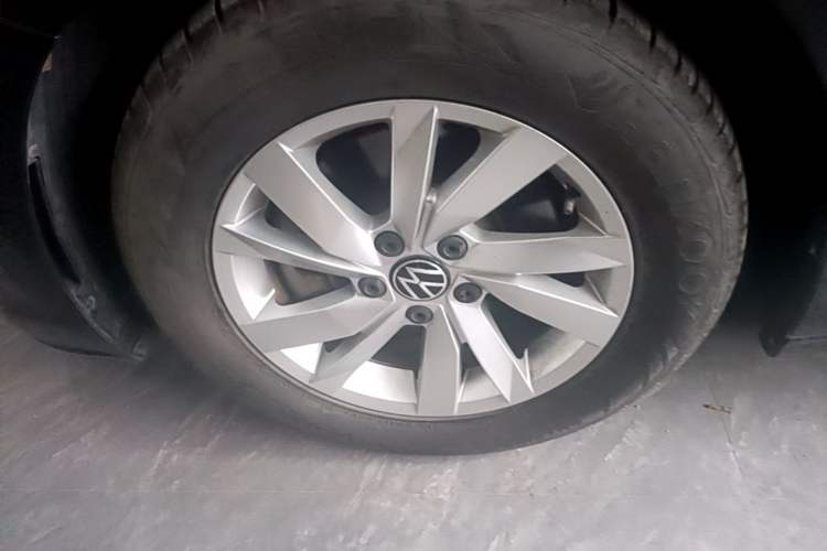 Used Volkswagen Passat 2022 280TSI Business Edition Left Front Wheel Hub