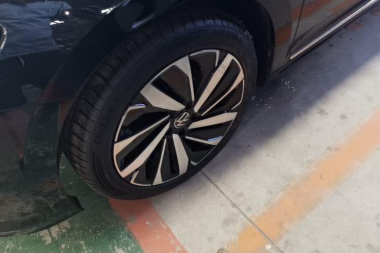 Used Volkswagen Passat 2022 330TSI Elite Edition Left Front Wheel Hub
