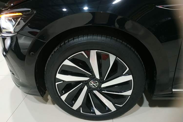 Used Volkswagen Passat 2022 330TSI Luxury Edition Left Front Wheel Hub