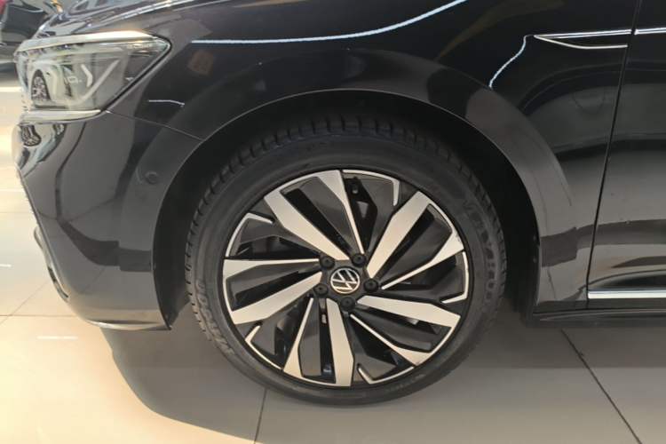 Used Volkswagen Passat 2022 330TSI Starry Luxury Edition Left Front Wheel Hub