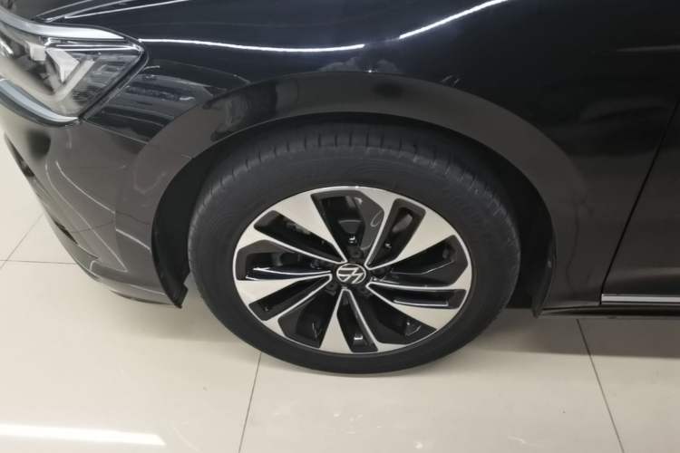 Used Volkswagen Passat 2022 280TSI Elite Edition Left Front Wheel Hub