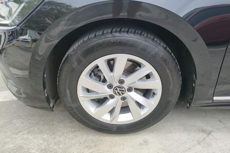 Used Volkswagen Passat 2022 280TSI Business Edition Left Front Wheel Hub