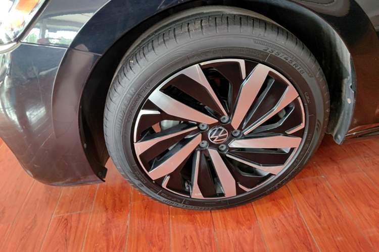 Used Volkswagen Passat 2022 330TSI Starry Elite Edition Left Front Wheel Hub