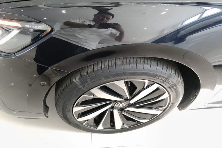 Used Volkswagen Passat 2022 330TSI Starry Luxury Edition – Exclusive Special Edition Left Front Wheel Hub
