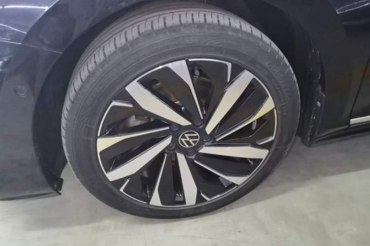 Used Volkswagen Passat 2022 330TSI Starry Luxury Edition Left Front Wheel Hub