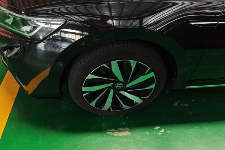 Used Volkswagen Passat 2022 330TSI Starry Luxury Edition – Exclusive Special Edition Left Front Wheel Hub
