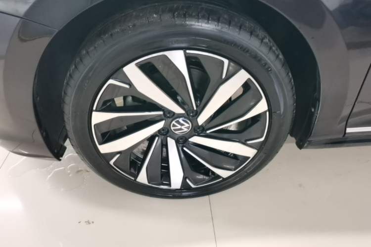 Used Volkswagen Passat 2022 330TSI Elite Edition Custom Version Left Front Wheel Hub