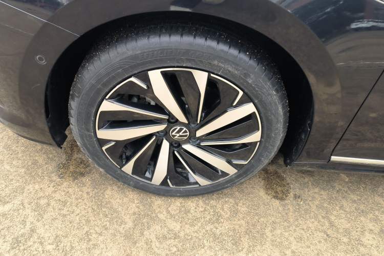 Used Volkswagen Passat 2022 330TSI Luxury Edition Left Front Wheel Hub