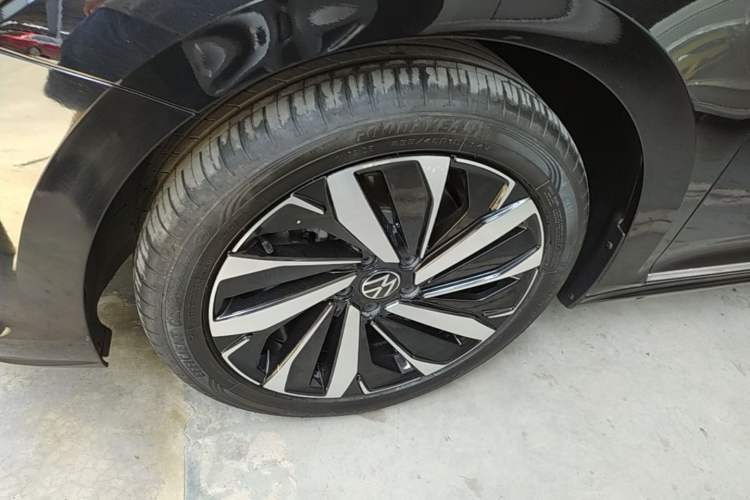 Used Volkswagen Passat 2022 330TSI Elite Edition Left Front Wheel Hub