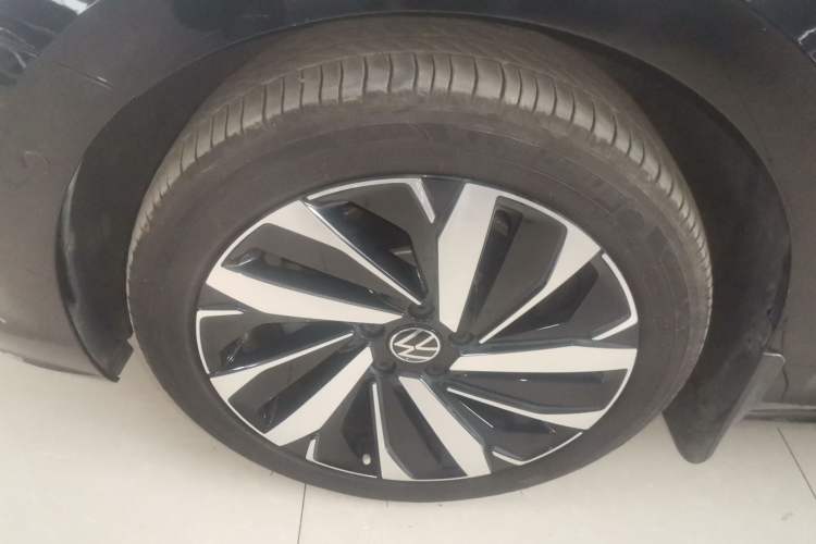 Used Volkswagen Passat 2022 330TSI Luxury Edition Left Front Wheel Hub