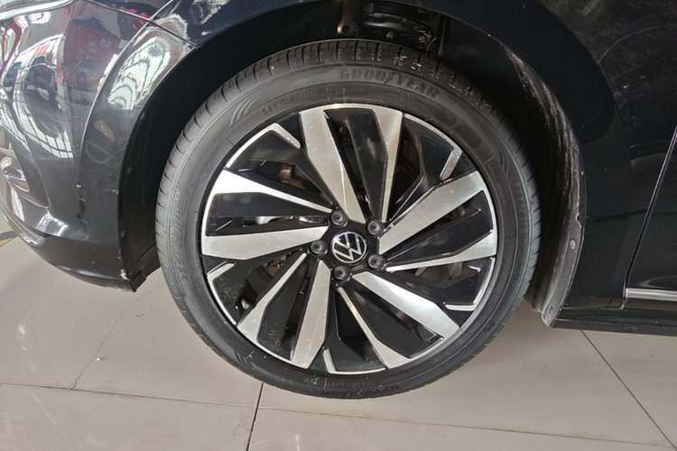 Used Volkswagen Passat 2022 330TSI Elite Edition Custom Version Left Front Wheel Hub