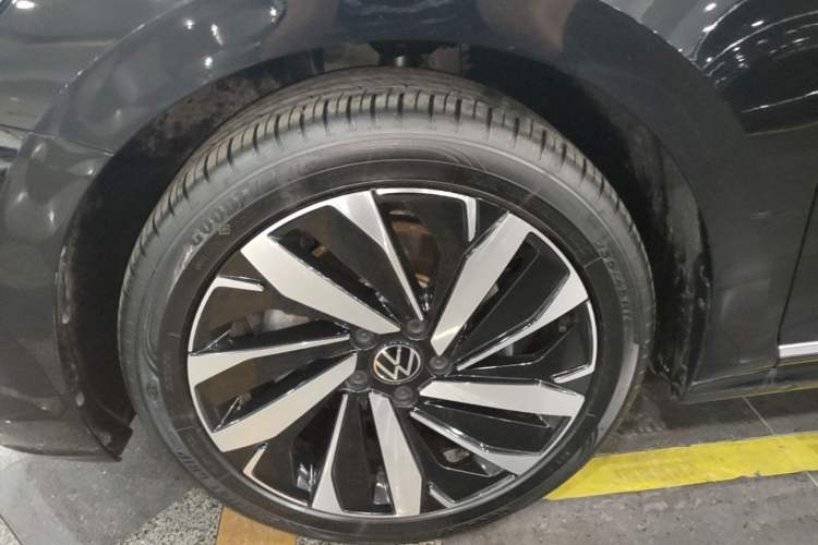 Used Volkswagen Passat 2022 330TSI Elite Edition Left Front Wheel Hub