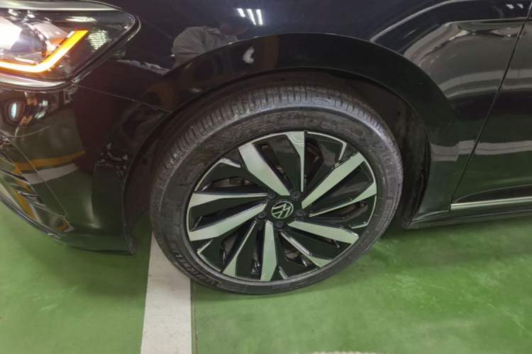 Used Volkswagen Passat 2022 330TSI Elite Edition Left Front Wheel Hub