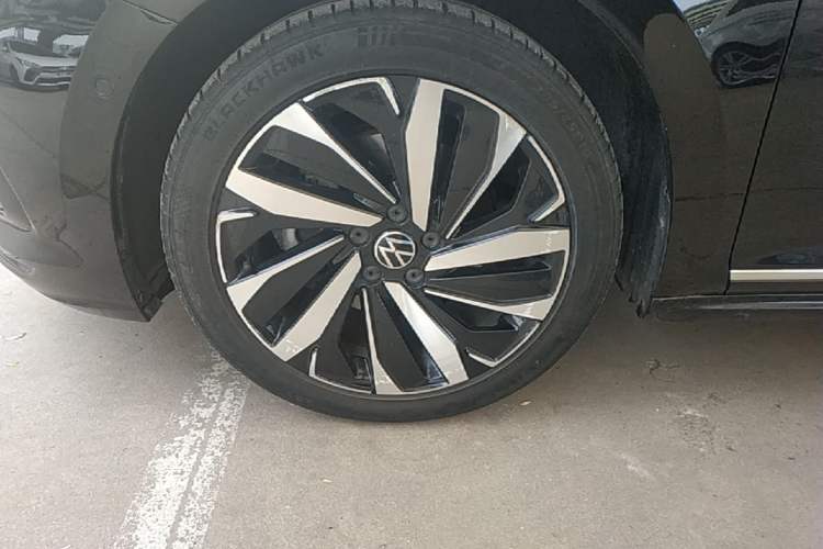 Used Volkswagen Passat 2022 330TSI Luxury Edition Left Front Wheel Hub