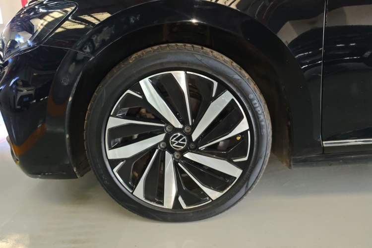 Used Volkswagen Passat 2022 330TSI Starry Luxury Edition – Exclusive Special Edition Left Front Wheel Hub