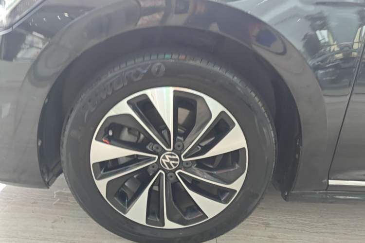 Used Volkswagen Passat 2022 330TSI Starry Elite Edition Custom Version Left Front Wheel Hub