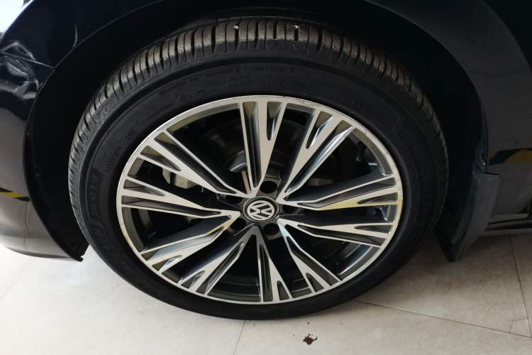 Used Volkswagen Passat 2022 330TSI Elite Edition Left Front Wheel Hub